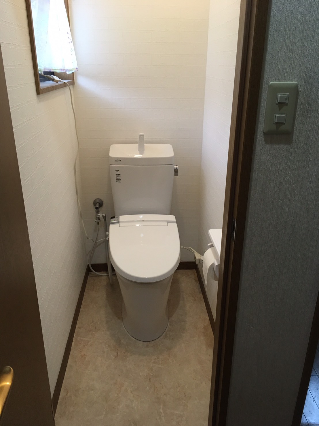 水漏れによるトイレ交換で内装も一新！