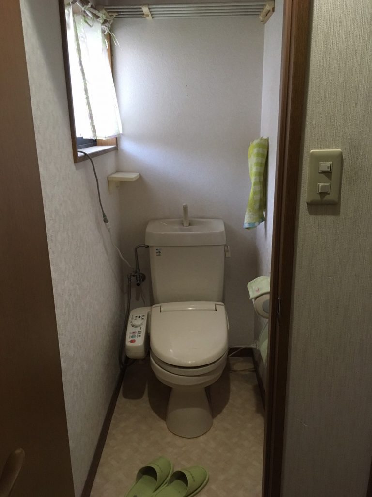 水漏れによるトイレ交換で内装も一新！