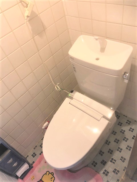 隅付タンク式からタンク密結型へ トイレ交換工事