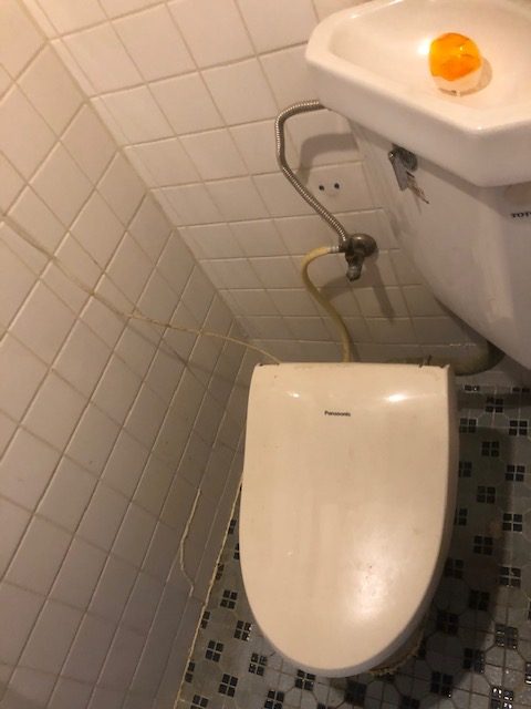 隅付タンク式からタンク密結型へ トイレ交換工事