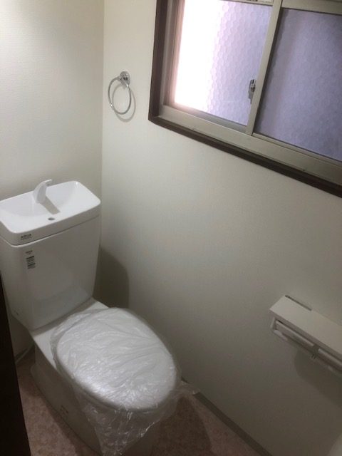 下地から全面補強！和式から洋式トイレへ