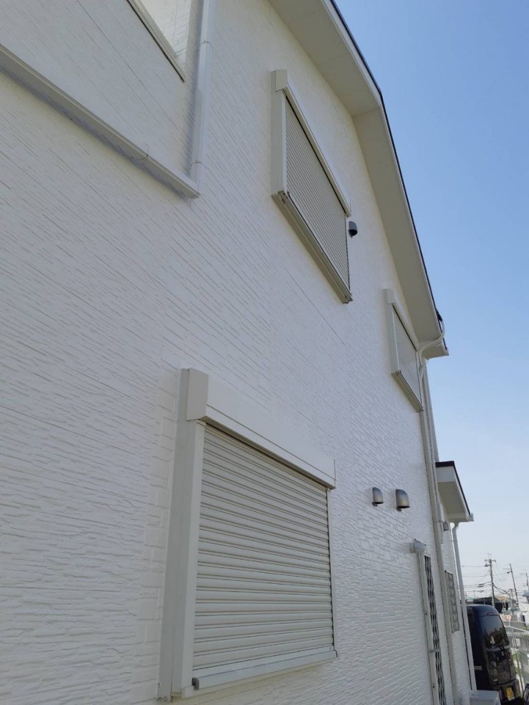 白の単色に塗替えで明るい仕上がりに 屋根外壁塗装 堺市南区