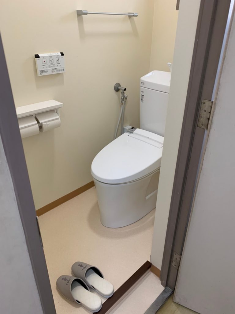 病院トイレ交換工事2箇所(お客様、職員用)