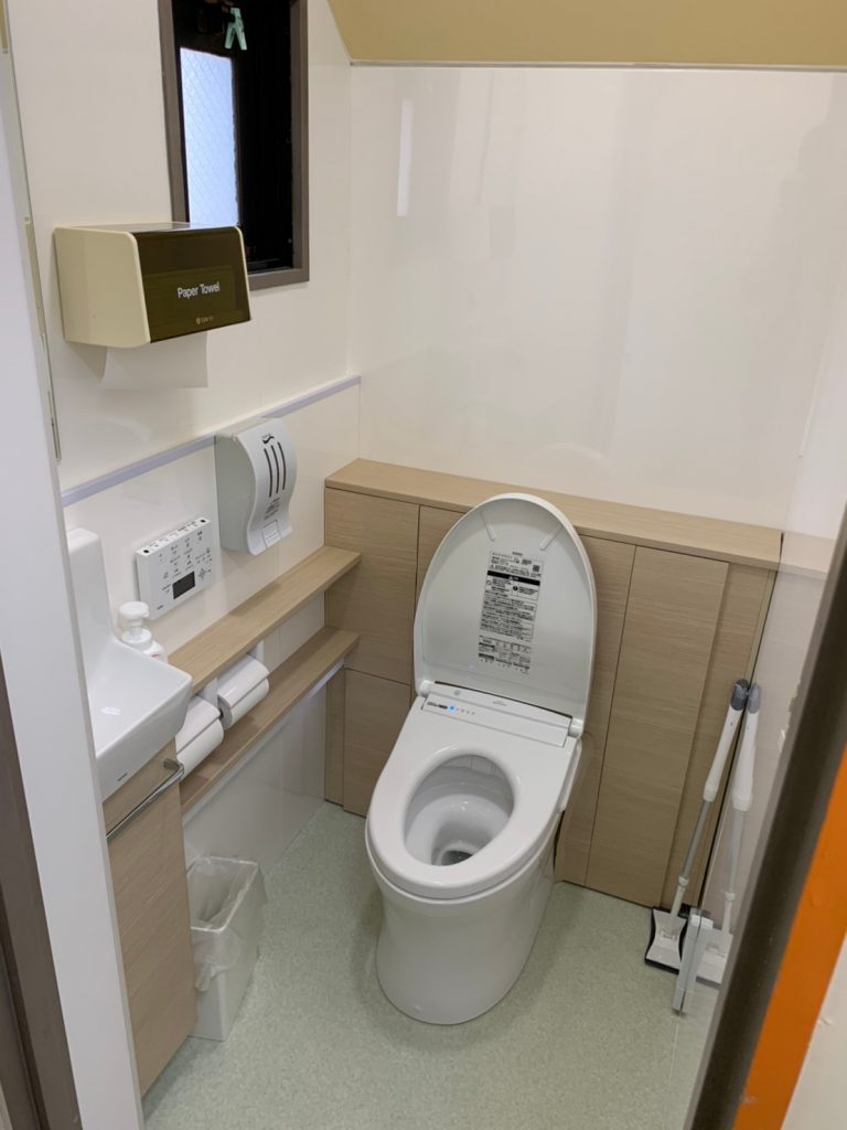 病院トイレ交換工事2箇所(お客様、職員用)｜リフォーム専門店MINEまいりほ｜大阪市東成区、生野区、平野区、城東区