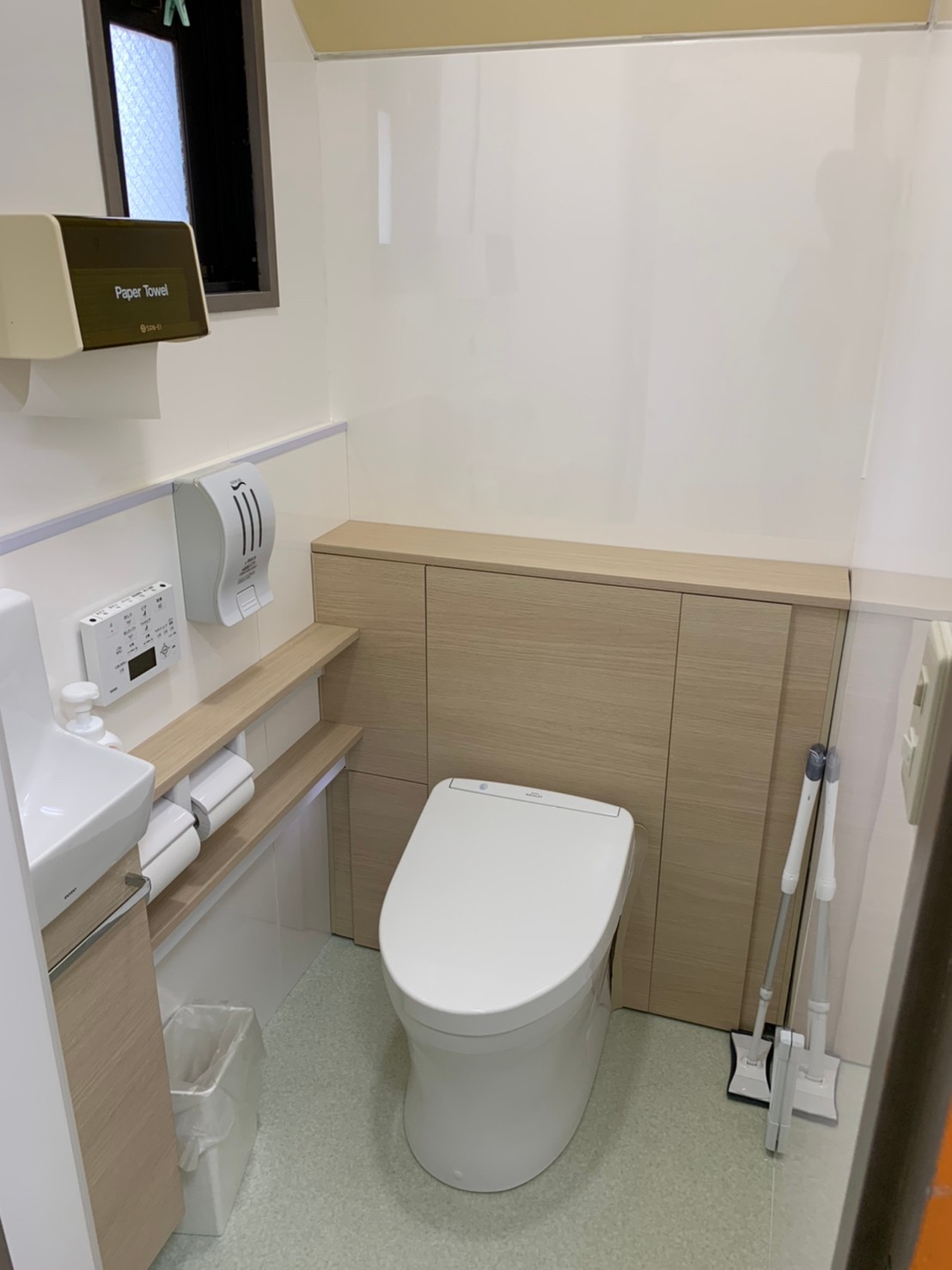 病院トイレ交換工事2箇所(お客様、職員用)