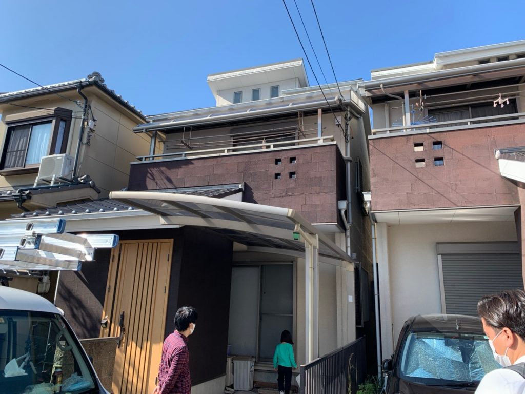 淡い色で落ち着いた雰囲気に 屋根外壁塗装 大阪市平野区