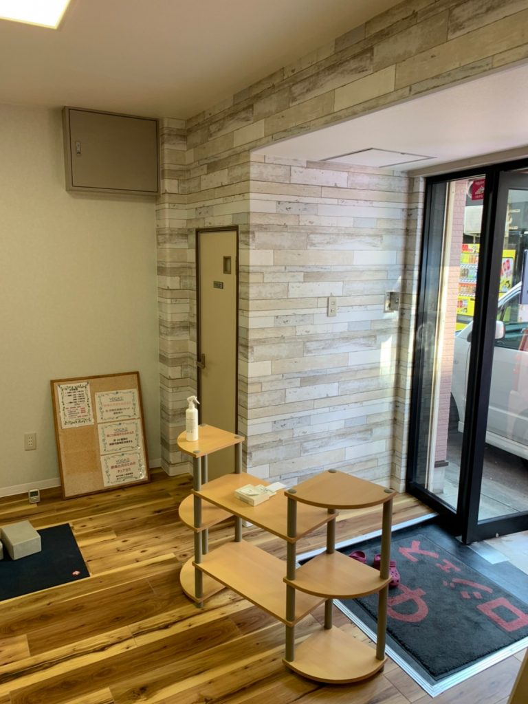 ヨガスタジオの内装を一新 クロス床張替工事 大阪市西成区