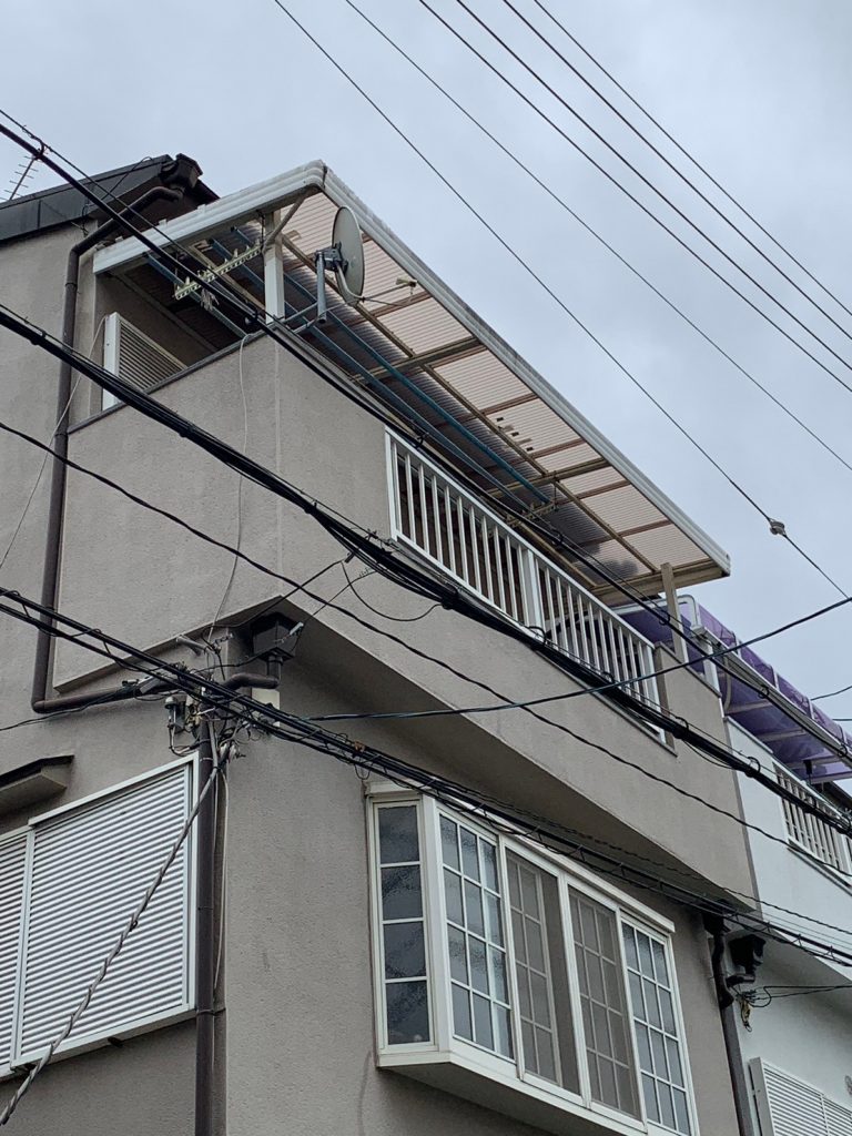 頑丈で雨の日も安心 ベランダ屋根交換工事 大阪市生野区