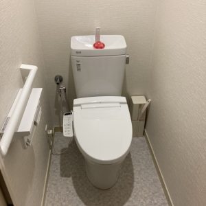 手摺設置で負担軽減 トイレ交換工事