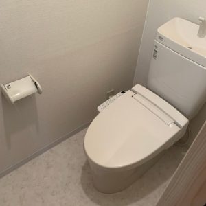 トイレ交換工事 小便器撤去し小物入れに